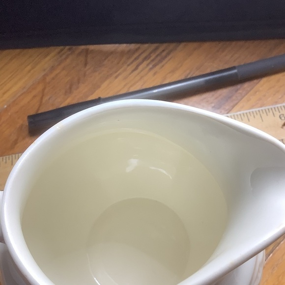 Wedgwood England Willow Weave Creamer - Picture 7 of 9